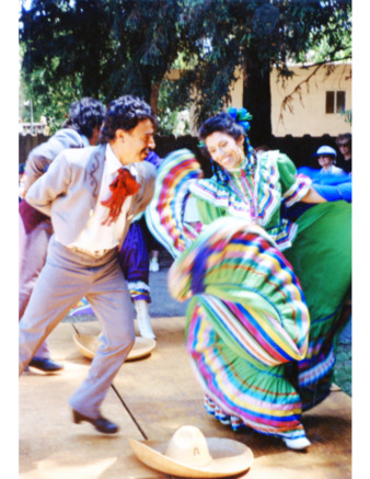 Raices de Mexico Performing at Fremont Park