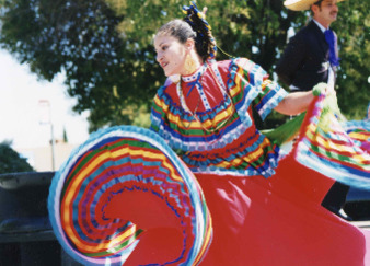 Raices de Mexico Performing at the Drew Medical Clinic